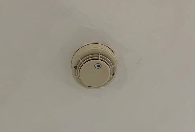 寫字樓煙感報(bào)警器20240517.jpg
